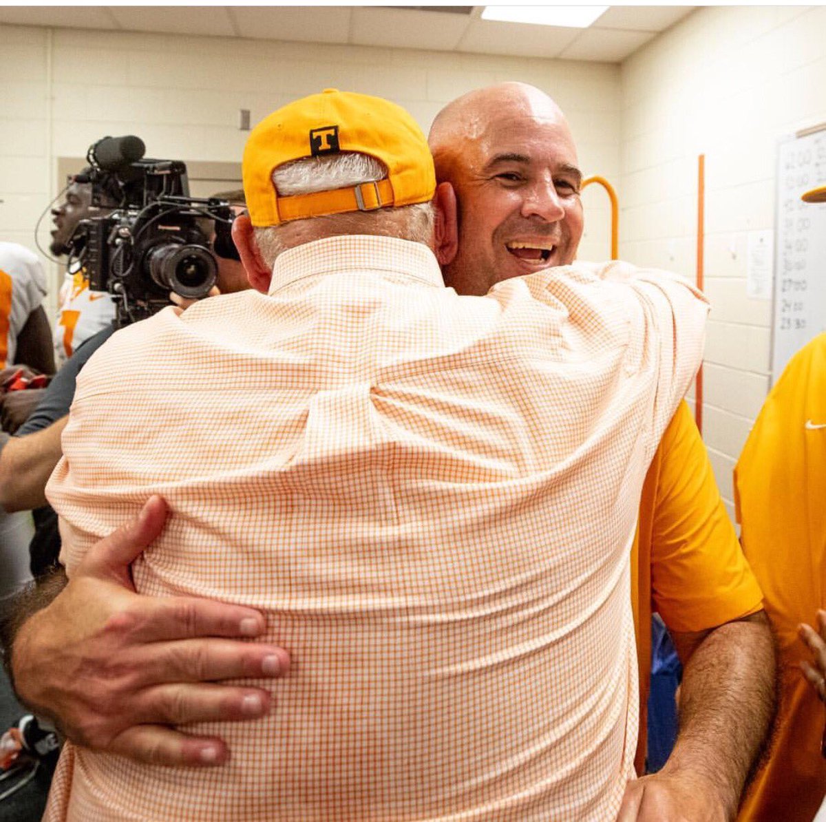 JC4_UT's tweet photo. You’ve heard the expression? A picture is sometimes worth a thousand words...@SwainEvent #passingofthetorch #wegotarealcoachfinally since Majors and Fulmer. #govols https://t.co/f0Vim76pLv