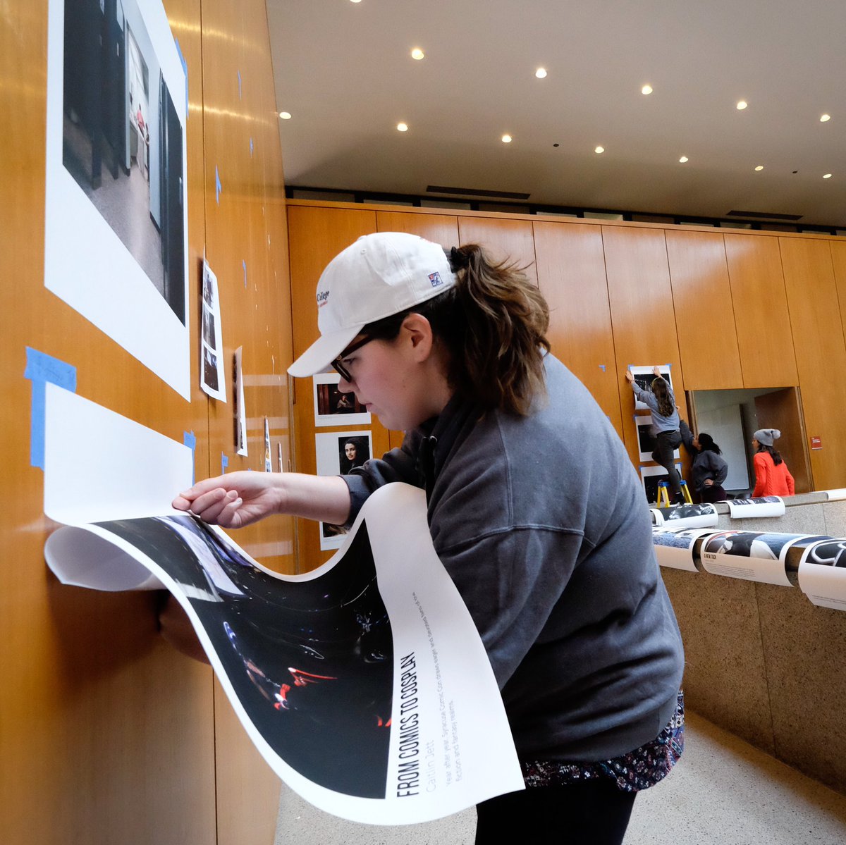 markejohnson's tweet image. Time to hang the #tfw18 show @NewhouseSU. Four @UGAGrady #UGAVJ kids joined about 100 @SyracuseU students this year, including Caitlin Jett.