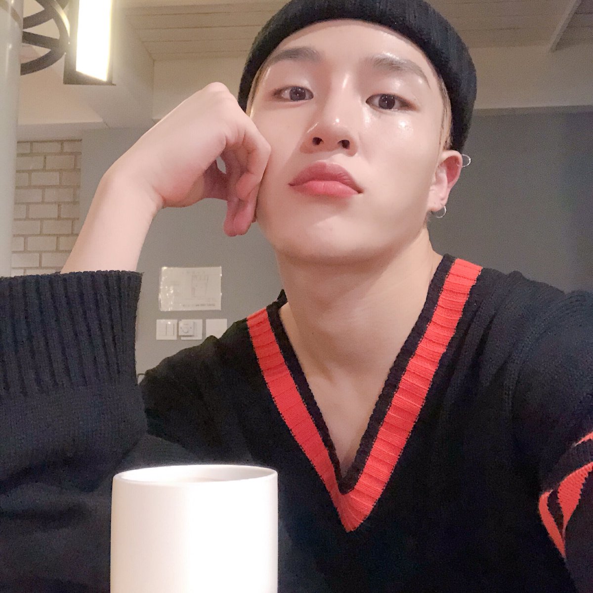 Official_SKYE_'s tweet photo. [#일상의기록📝 by. 인표🧚🏻‍♂️]
우리들의 수다는 끝이 없다🤭
뿌이에이이이이이👍🏻 https://t.co/sgggtb7Jo6