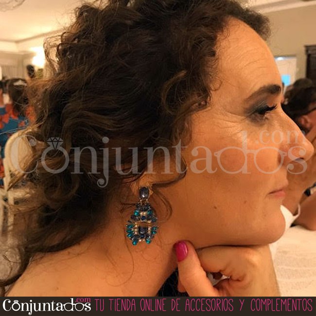 Conjuntados's tweet photo. .¡Así de super guapa está Susana nuestros #Pendientes Estelle!
#muchísimasgraciasporlafoto #guapísima #clientacontenta #chicacnj #conjuntados #conjuntada #accesorios #complementos #moda https://t.co/tv3IWpBtFW