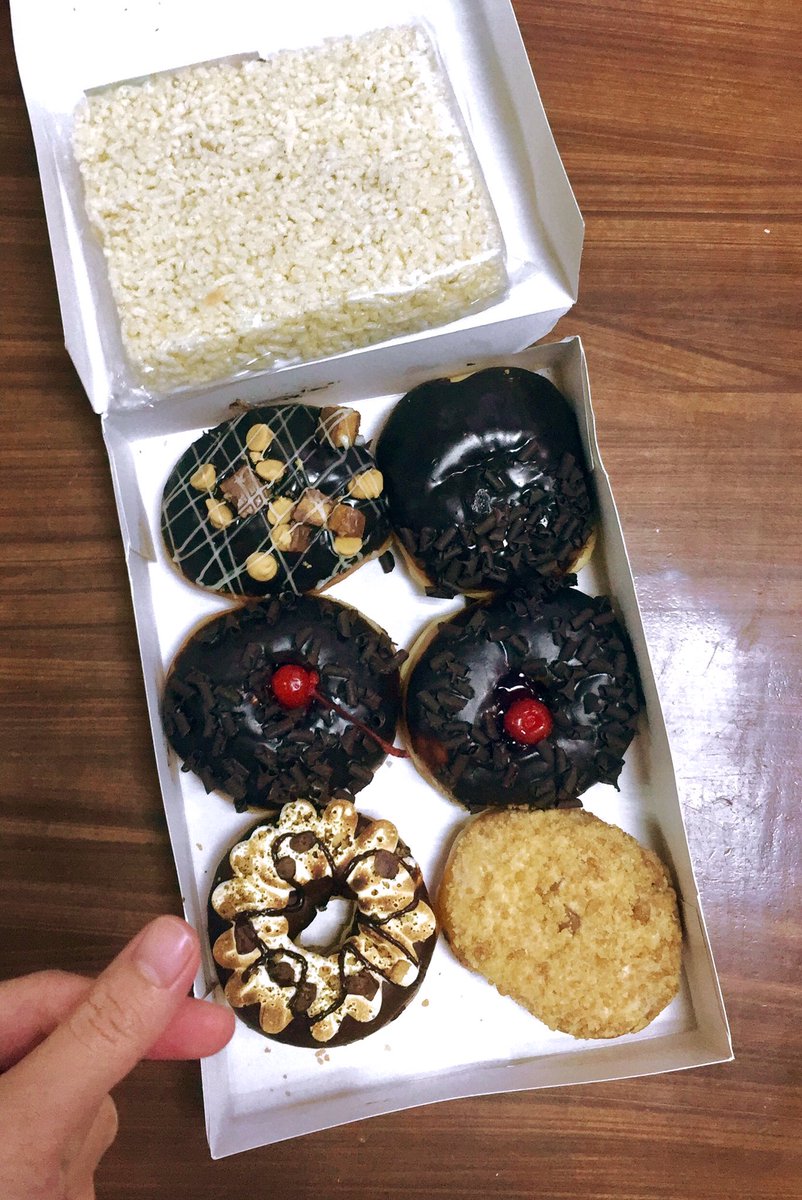 TheEJAsentista's tweet photo. S W E E T S 🍩🍩🍩 #DutyStatus https://t.co/OzZFLQOg2Z