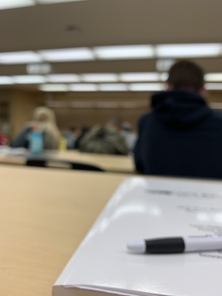 iZatta_'s tweet photo. @z6hrr I’m really at this bum ass act study course for 8 hours https://t.co/rRCKytc2X0