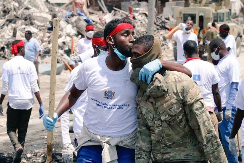AbdullahiHamud's tweet photo. Simply the best of Somalia, & Somali solidarity.
One of the Iconic picture of the #14thOctober2017 #XusuusQaran https://t.co/O9JVP9csBt