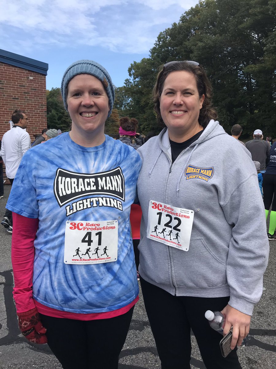 HMMSLightning's tweet photo. Team #motillo ready to represent at the Kennedy Elementary Ladybug 5k! https://t.co/ytmv0ICjzF