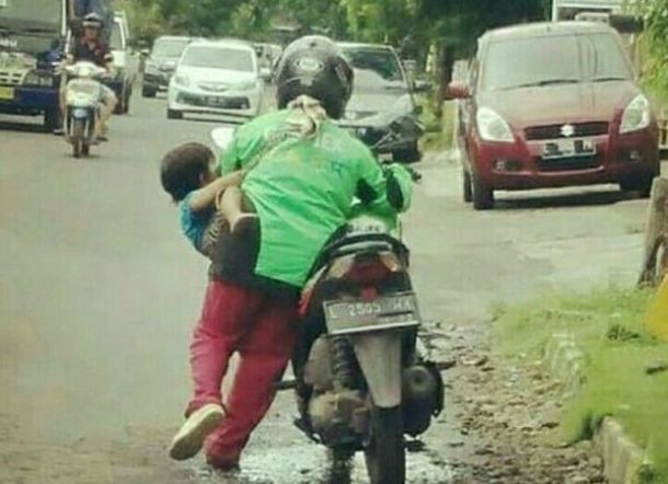 Hidetosri's tweet image. #UninstalGoJek #UninstallGrab 
HASTAG idiot yg Pernah ada di jagad Twitter.