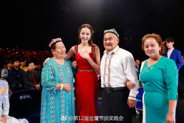 Dilireba 迪丽热巴on Twitter With Grandpa Niagara And His Family Its Really To See Them Witnessed The Honorary Moments Of My Life Thank You Grandpa For Those Memories Its Great