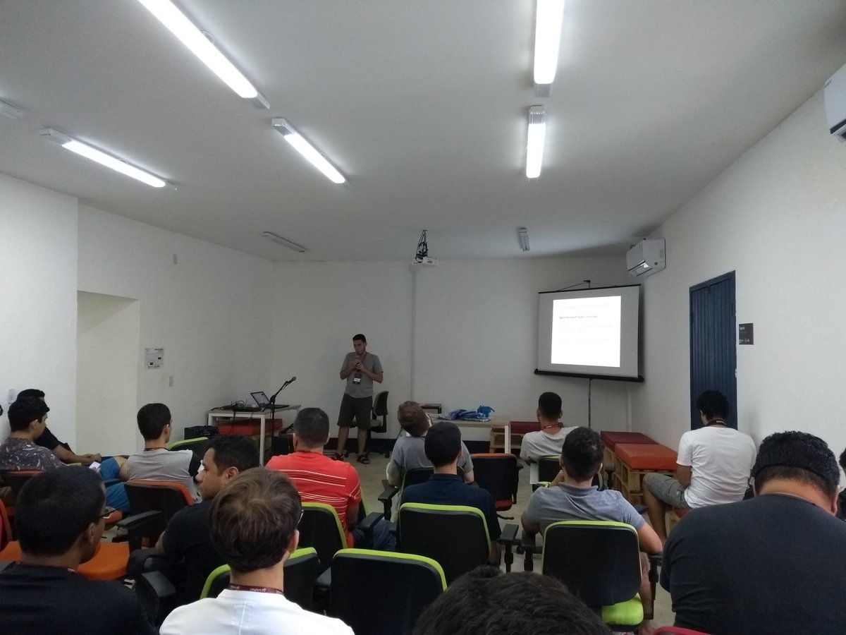 devdrops's tweet image. Machine learning agora no #phpeste2018 com Felipe Pimenta