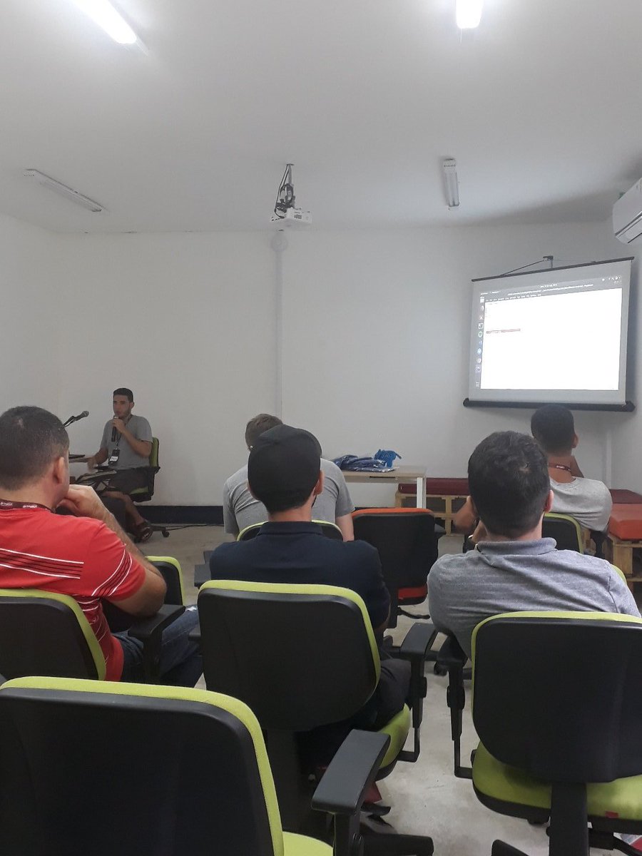 vicentimartins's tweet image. Felipe Pimenta falando sobre ML com #php. #comunidadeFunciona #PHPESTE2018