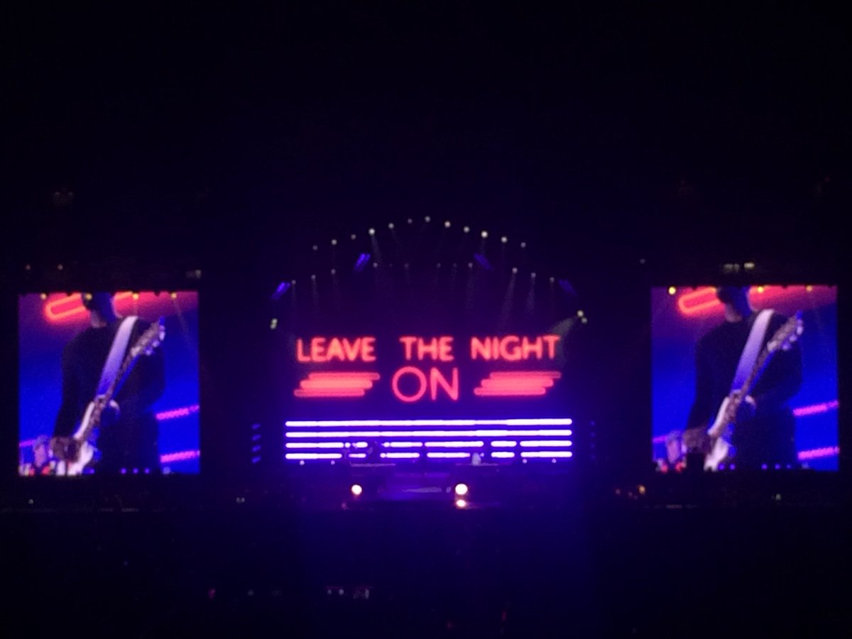 KymHarris's tweet photo. @SamHuntMusic thank you for visiting us in #VancouverBC you were #AMAZING Looking forward to when you headline your own show 😍please come back and #visit us again! https://t.co/DOR3MbKxks