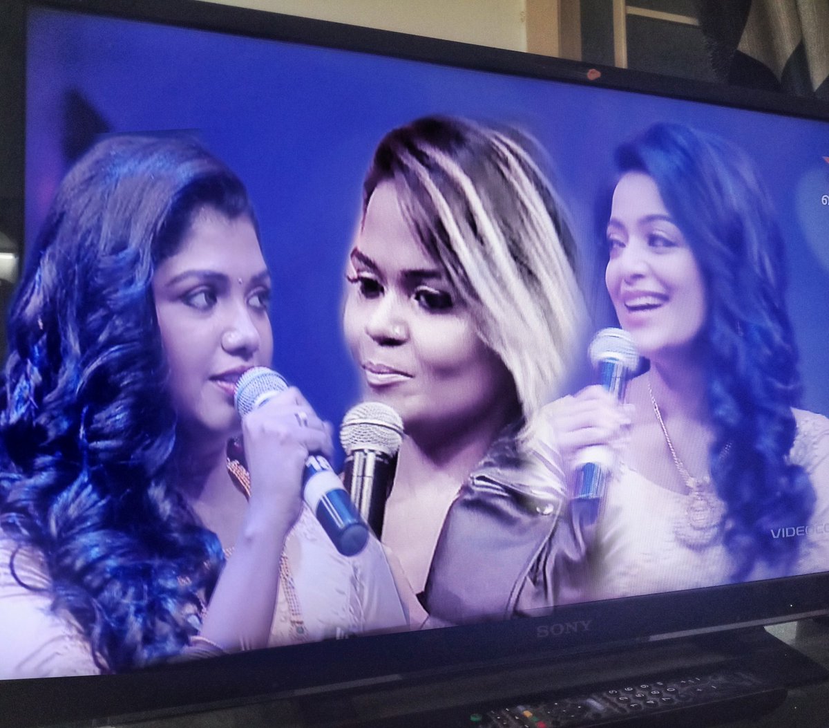 adhirshttam's tweet image. #ThreeInOne #MutthukkalMoondru

@Riythvika @SingerRamya @jan_iyer 😍😍😍

#Riythvika #RamyaNSK #JananiIyer