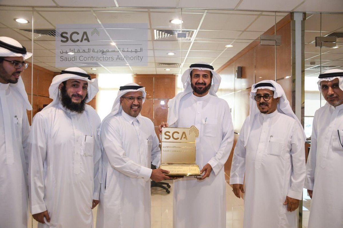 SCA2030's tweet photo. قام معالي وزير الصحة د. توفيق الربيعة بزيارة لمقر الهيئة السعودية للمقاولين حيث تم إطلاع معاليه على استراتيجية الهيئة وأهدافها بالإضافة للمبادرات وخطط تطوير #قطاع_المقاولات https://t.co/2n5GXrz4tQ