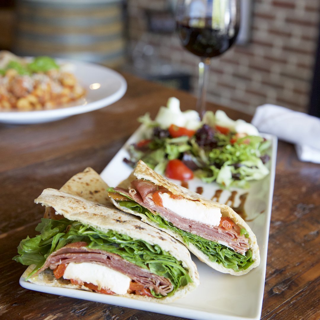 CampaniaGA's tweet photo. #Sundayfunday ~ in its full fall glory! #football #brunch #brunching https://t.co/EbR0neKzMY