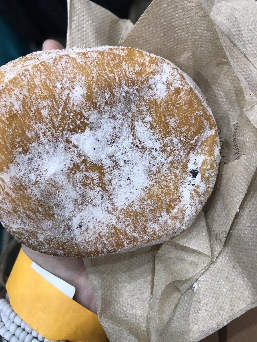 dunkin_fails's tweet photo. Ummm @dunkin_fails ...what is this lousy excuse for a jelly donut on a Sunday morning! Ugh. Why do I even try? Gross. 😤 #dunkinfail #dunkindonuts #dunkin #dunkinfails https://t.co/yp67GOBpYO