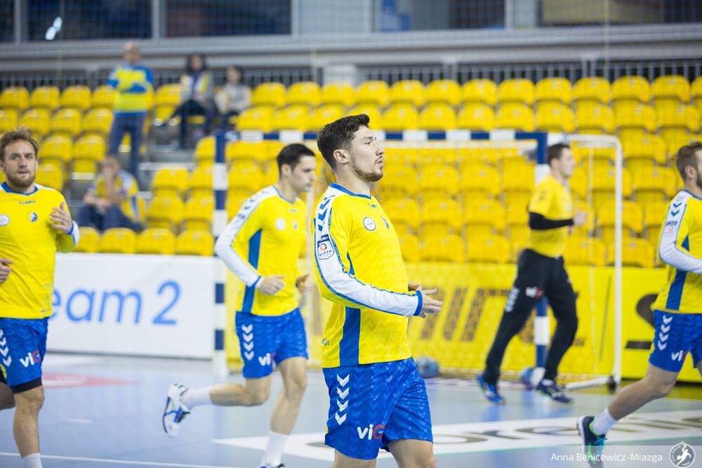 kielcehandball's tweet photo. O godz. 17:00 rozpoczynamy mecz na szczycie Ligi Mistrzów z liderem grupy HC Vardarem Skopje 🤾‍♂️👍

📸@ABMprojekt 
#gramyrazem #handball #veluxehfcl https://t.co/9Y7M89EdFH