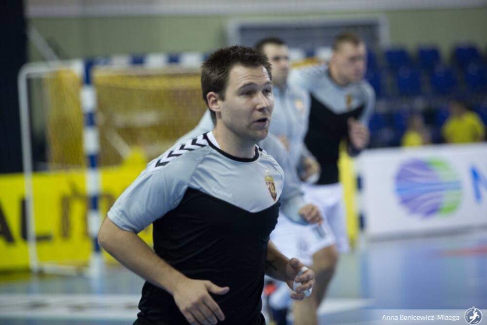 kielcehandball's tweet photo. O godz. 17:00 rozpoczynamy mecz na szczycie Ligi Mistrzów z liderem grupy HC Vardarem Skopje 🤾‍♂️👍

📸@ABMprojekt 
#gramyrazem #handball #veluxehfcl https://t.co/9Y7M89EdFH