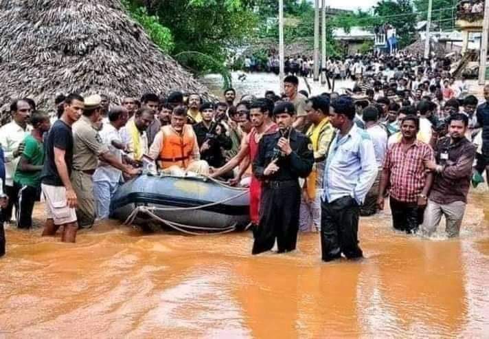 Sreenivas7772's tweet photo. @VSReddy_MP ఓరి నీ ఎక్కడ నుండి మొరుగు తున్నవు మాజీ MP వా..?? లేక నువ్వు జఫ్ఫా పార్టీ అధ్యక్షుడు ని సంక నాకించిందీ చలదా..? https://t.co/mVkv727BFo
