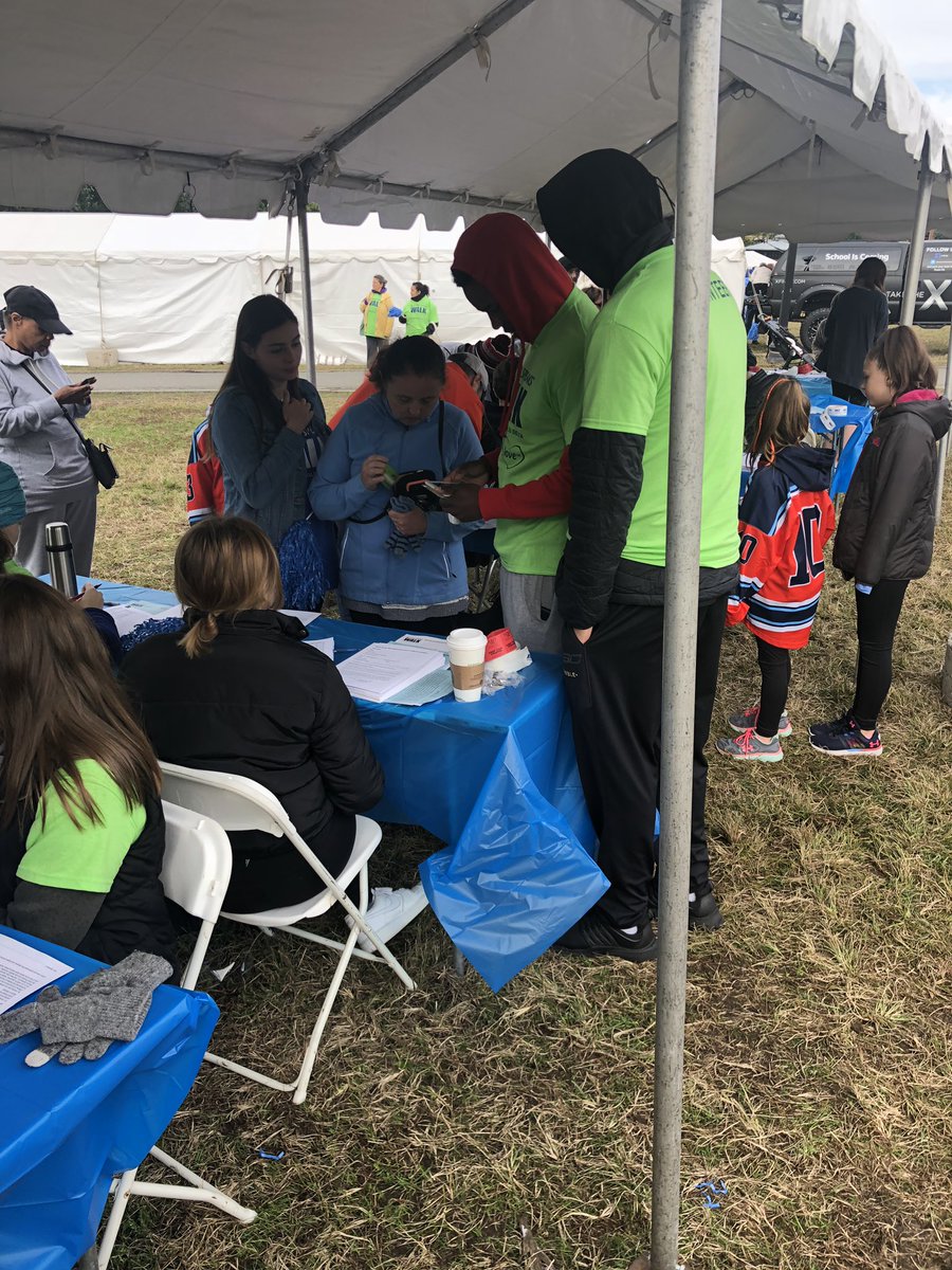 TerrierMBB's tweet image. Our guys spent their Sunday morning volunteering at the @autismspeaks Annual Boston Walk! #ProudtoBU #Itstimetolisten