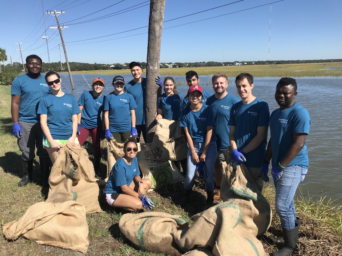 DTechVolunteer's tweet photo. We wrapped up our environmental alternative service break trip yesterday. 4 days in Charleston with 12 students serving 3 community partners. https://t.co/hfQtqsOxCf