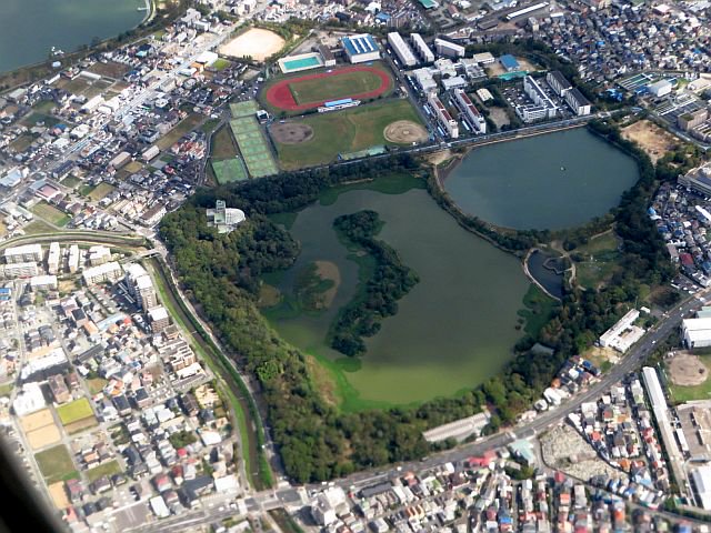 ポケモンgo大好き ポケモン部 ポケ活 アメ活とジム活に燃える A Twitter 空から見た日本列島 兵庫県伊丹市にある昆陽池の名物人口島です W ポケモンgo大好き ポケモン部 ポケ活 アメ活とジム活に燃える A Twitter 空から見た日本列島 兵庫県伊丹市にある昆陽池の名物人口島です W