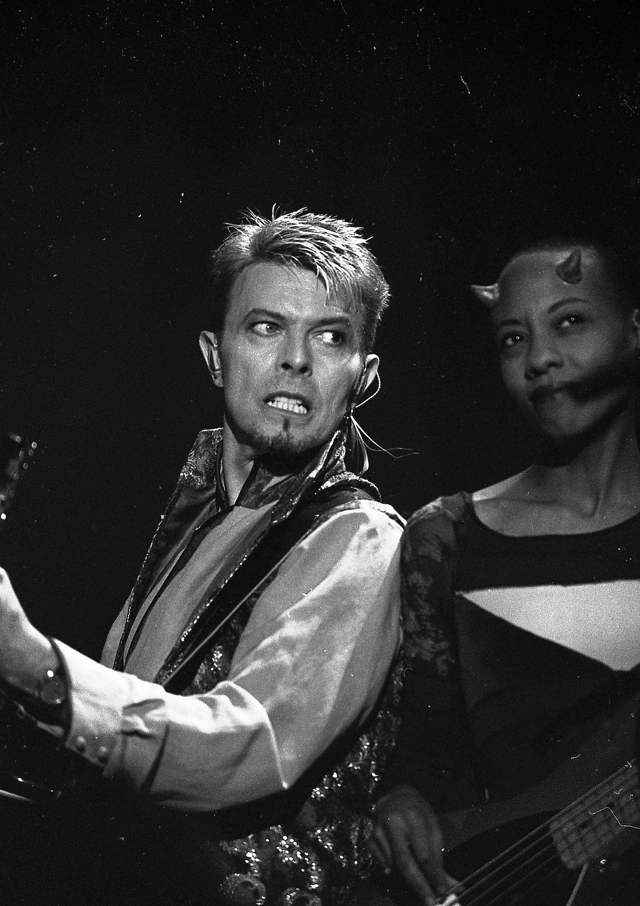 David Bowie News on Twitter "David Bowie & Gail Ann Dorsey, 1997, by Tony Woolliscroft.…