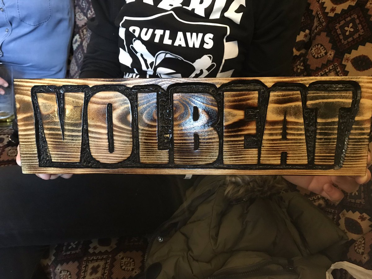 QuInI_87's tweet photo. Hand made sign @VOLBEAT #volbeat #volbeatfans #amazing https://t.co/5EqVJvKBbq