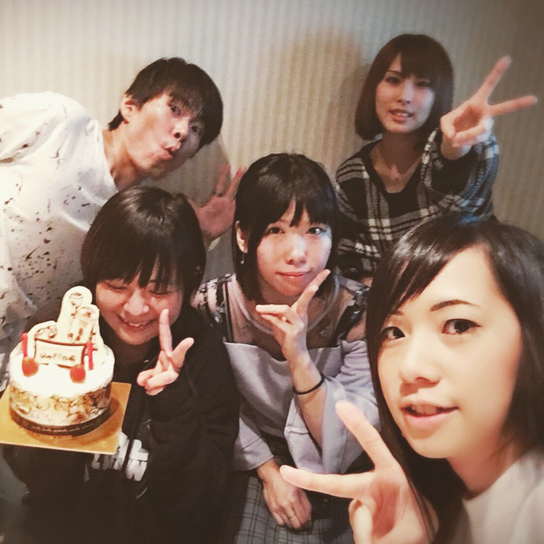 小澤みのり Twitter પર おめでとうをありがとうございます٩ ๑owo๑ ۶ 本日10 14は私の誕生日でございました サプライズで祝ってもらってめちゃくちゃびっくり喜んだ小澤でございます 一つ歳を重ね また気持ちを改めて 楽しいお芝居をお届けできるよう