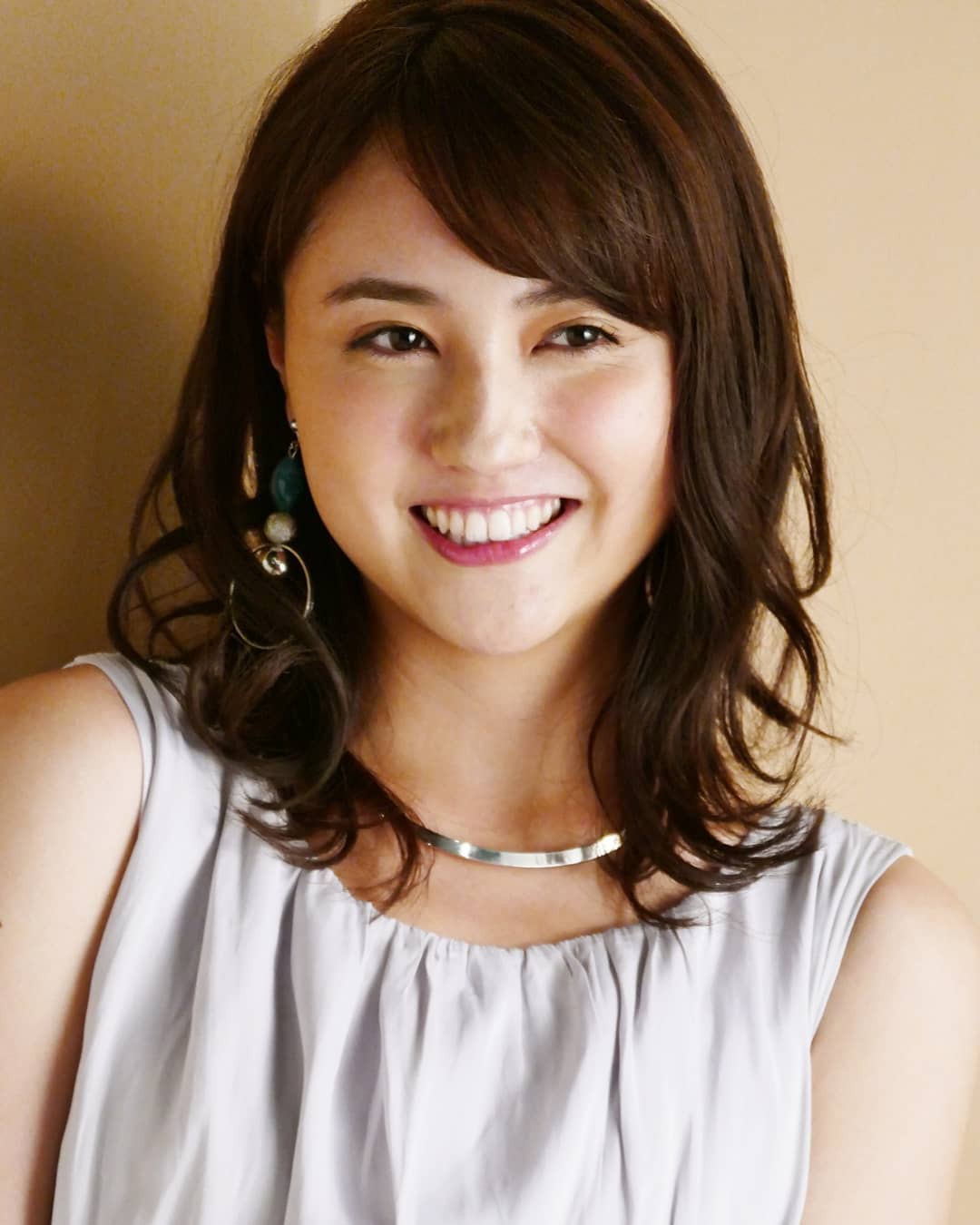 K川の支流 Tbsアナinsta Tbsアナカレンダー18 山形アナのオフショット さすがミスインターナショナル16日本代表 存在がフォトジェニック 数少ない同県出身アナウンサーなので 推しに力が入りますね 山形純菜 Tbsアナウンサー