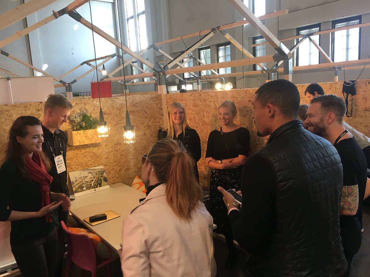 HeliHiden's tweet image. Wow what a #dashhack! Congratulations team no 33 winning the #businessespoo challenge with ”Vending Machine” solution. Thank you Tomi &amp;amp; Anttoni for being our entrepeneur judges. #MakeWithEspoo #6Aika