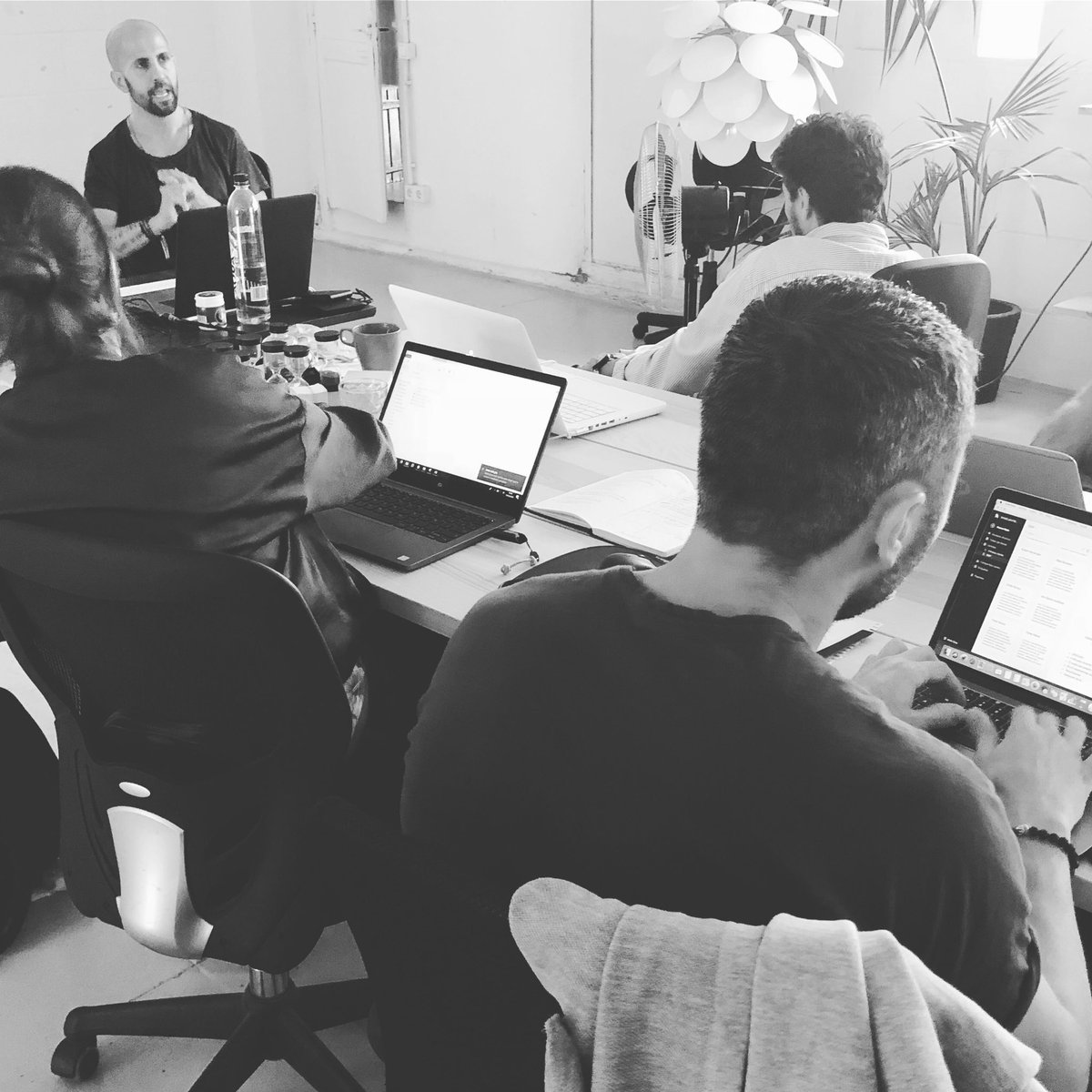 Israel_Garcia's tweet photo. Recta final en #StandOUTProgram: preparación y presentación de proyectos personales. 13 participantes. 60 horas en 4 días.
#education #disruptive https://t.co/U95BQzb2kt