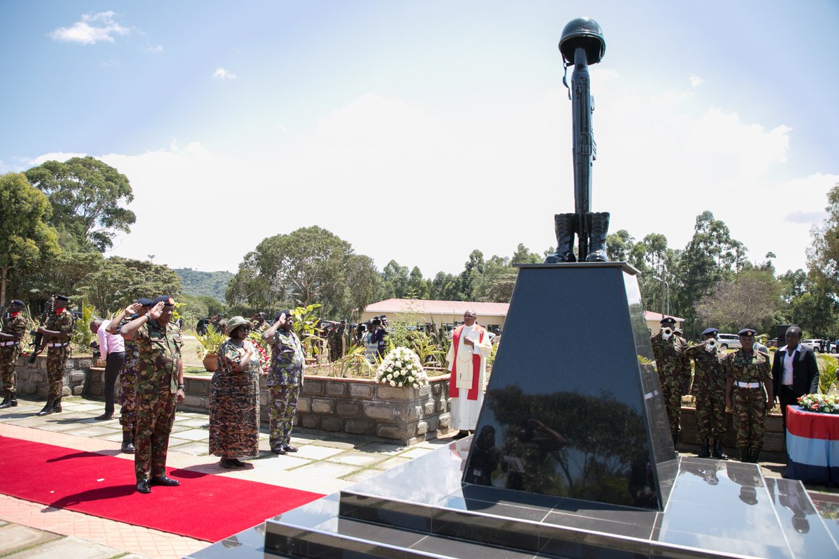 Cofek_Kenya's tweet photo. President @UKenyatta today announced that #Kenya will not pull its soldiers out of #Somalia until the troubled country achieves peace, stability &amp; security. He spoke during the 7th annual #KDFDay2018 at Kenyatta Barracks in Gilgil https://t.co/yGWVJoOmuk https://t.co/Wapz7cVDdY