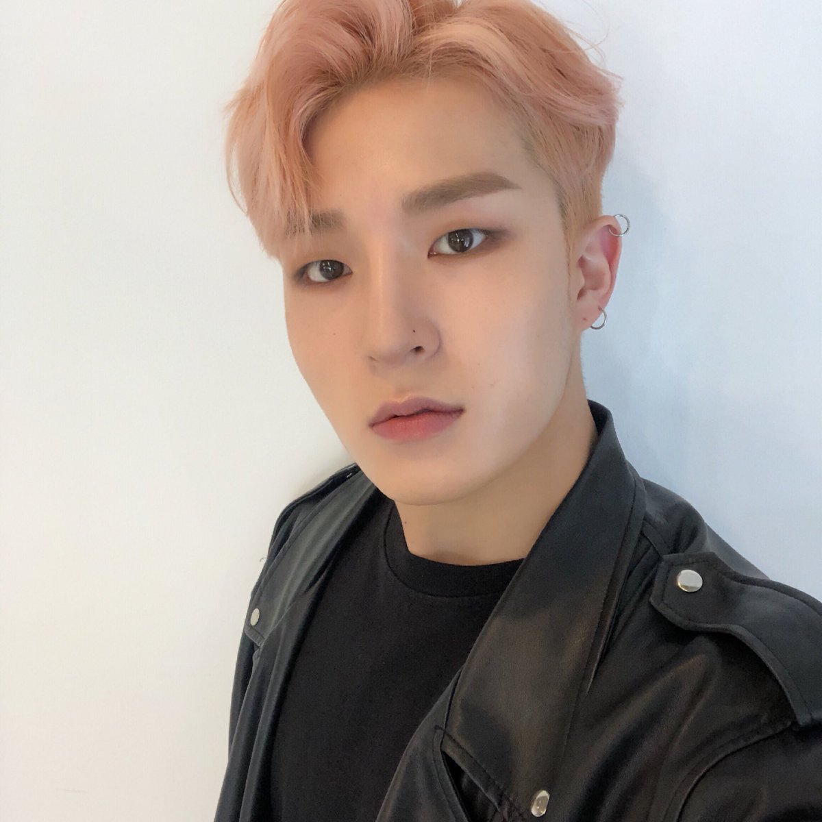 Official_SKYE_'s tweet photo. [#일상의기록📝 by. 인표🧚🏻‍♂️]
오늘도 수고했어!! https://t.co/ioN839MmUf