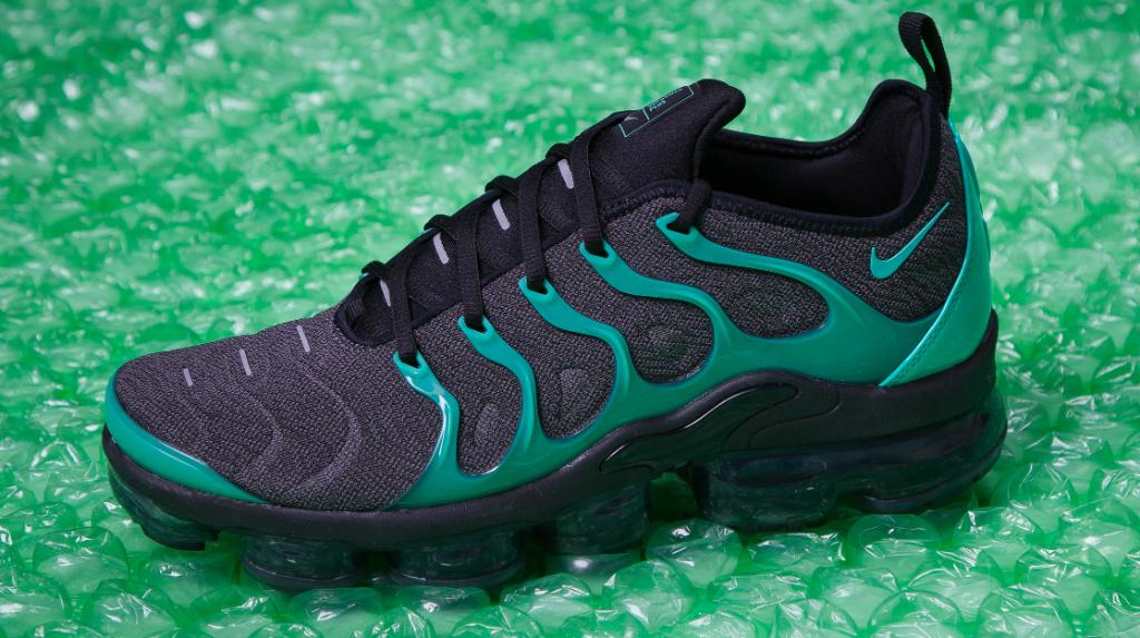 vapormax plus eagles