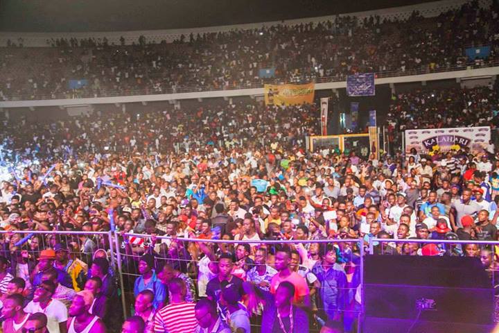Naasheroo1gh's tweet photo. SM Fans, before u coman make noise on the TL. Have a look at this wayback 2013 when the king @sarkodie launched Sarkology album on December 21st 2013...Lemme come and be going 😂😂 Thank You
#ReignAlbum https://t.co/IUXRVaJOVQ
