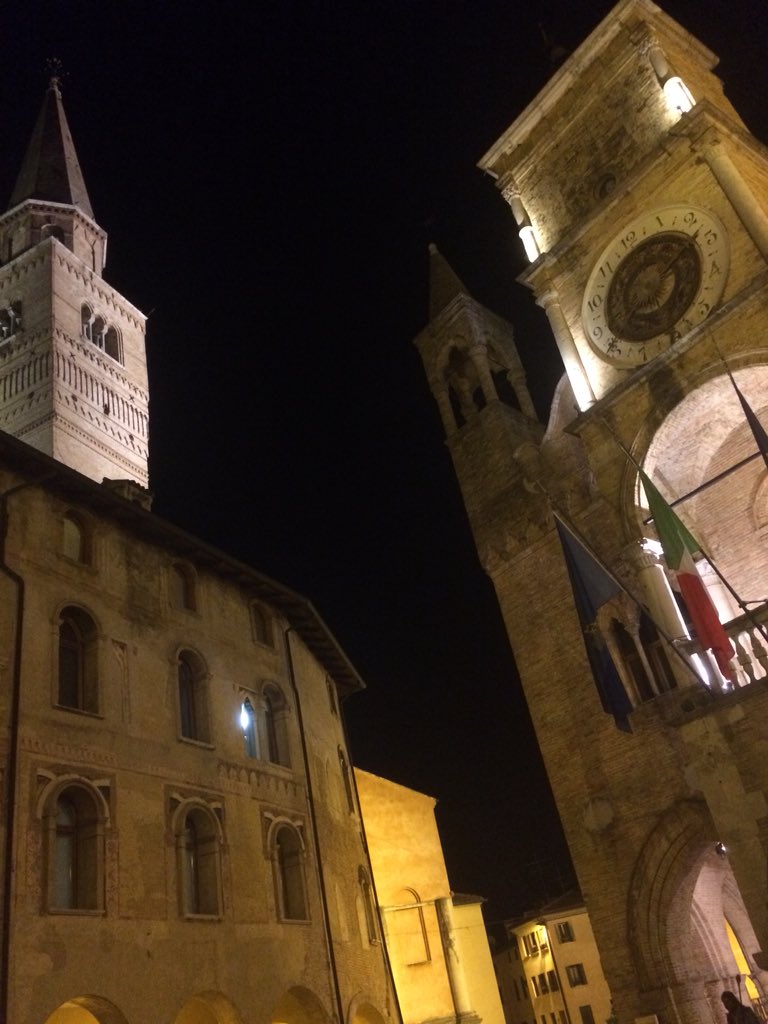 best2vilmabanky's tweet photo. Buonanotte Pordenone... In the wee small hours of this morning after last night’s post-closing gala wrap-up drinks, group photos & fond farewells... #GCM37 Until next time... @PordenoneSilent https://t.co/xYruBkiTc2