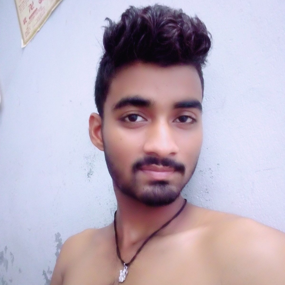 SRatan79's tweet photo. #NewProfilePic #ratansw79 https://t.co/FwVKbE6x7I