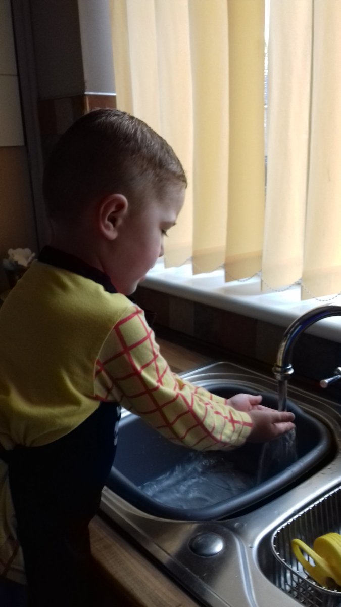 NikkiParsons365's tweet image. @OPA_LG_S #Jensons homework
Jenson got all the ingredients out for making Rice Crispie buns, he washed his hands put his apron on and followed instructions on how to make them.

He hopes you enjoy you treat