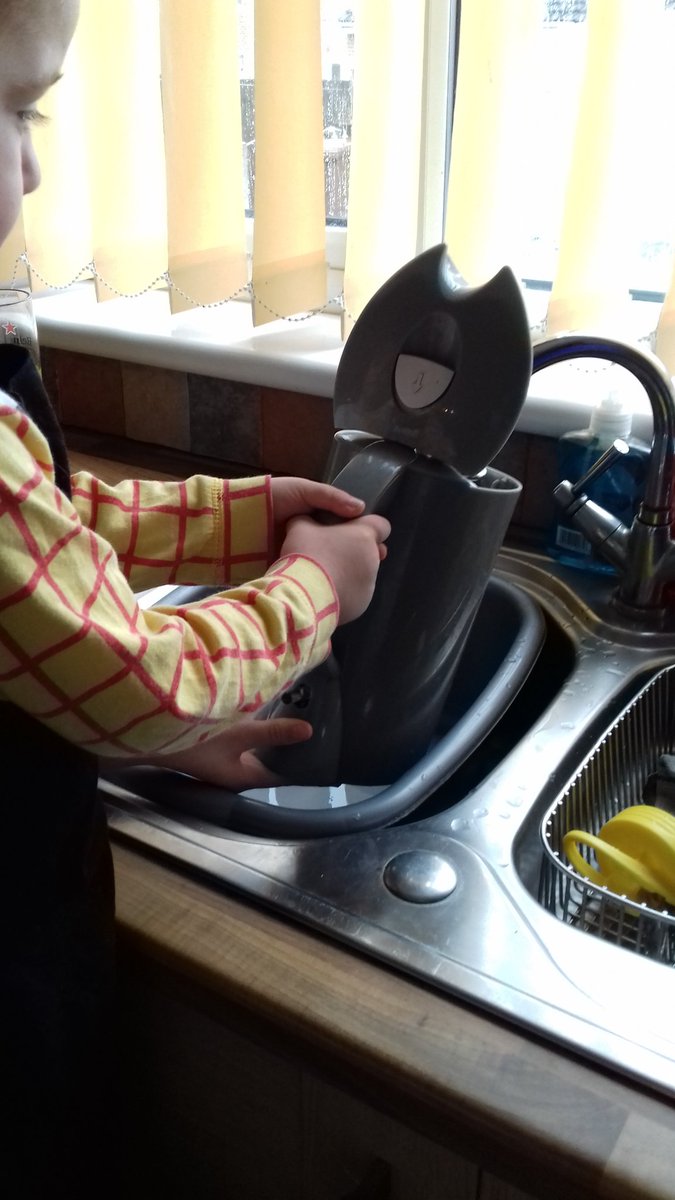 NikkiParsons365's tweet image. @OPA_LG_S #Jensons homework
Jenson got all the ingredients out for making Rice Crispie buns, he washed his hands put his apron on and followed instructions on how to make them.

He hopes you enjoy you treat