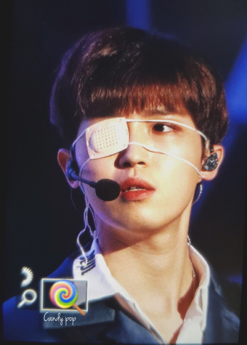 CandyPop0527's tweet photo. [181014] 비비큐 슈퍼콘서트 ❤️ #김재환 #KimJaeHwan #wannaone https://t.co/dIHeHNg5rO