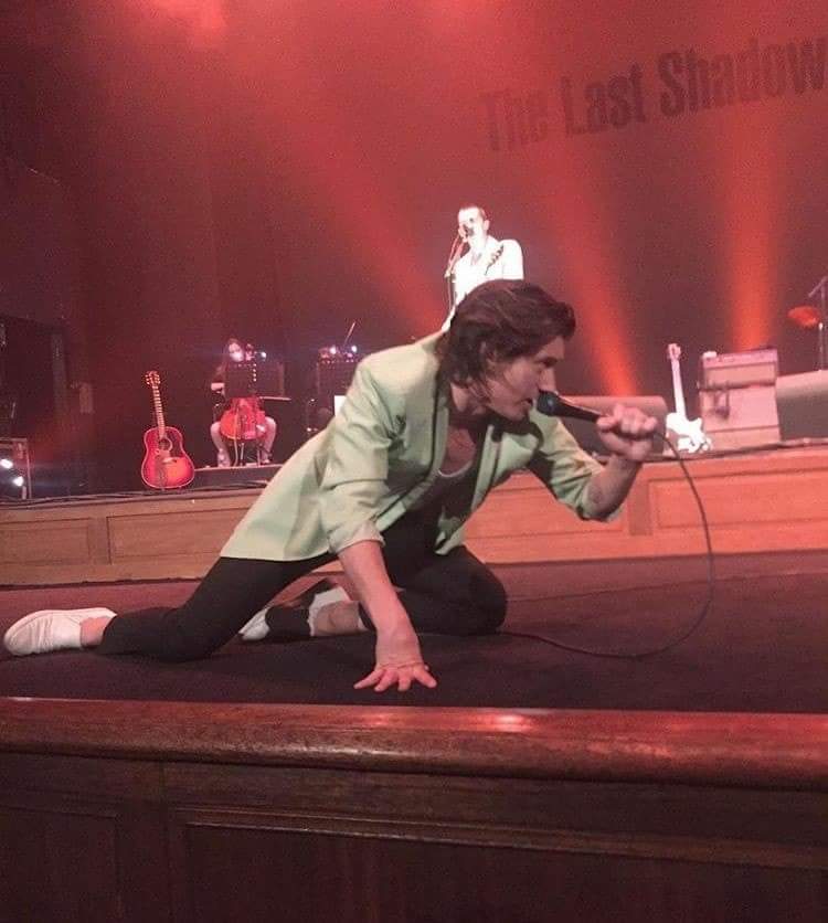 Crawling back to you arctic monkeys. Arctic monkeys постер. Do i wanna know arctic monkeys виниловая пластинка. Arctic monkeys do i wanna know. Arctic monkeys 2023.