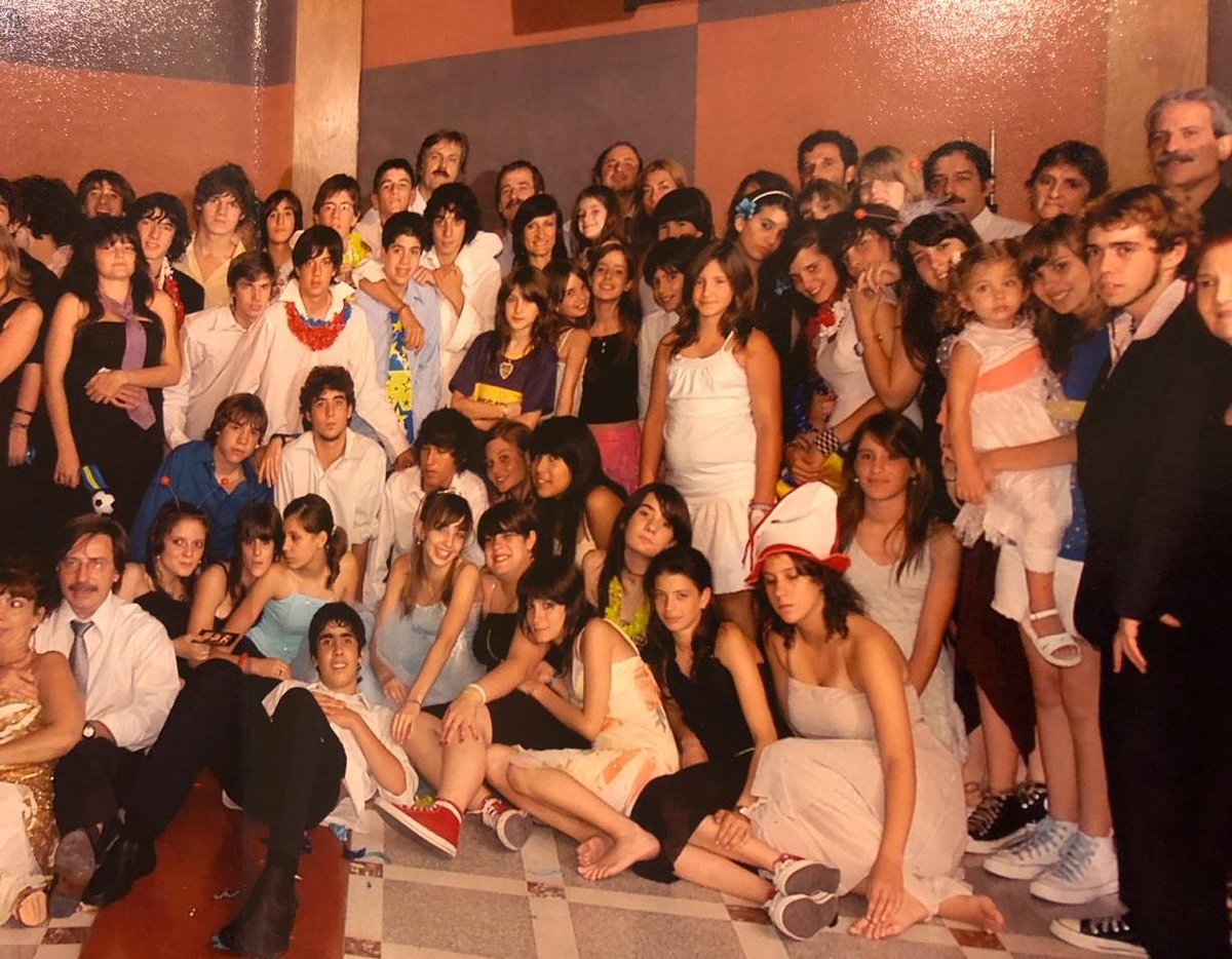 SantiColautti's tweet photo. QUÉ LINDO ES RE-ENCONTRARSE CON LA CAMADA CON LA QUE VAS A CUMPLIR 10 AÑOS DE EGRESADOS DEL @iLasSalleFlorida

¡2009-2019!

(Foto tomada de una fiesta de '15) https://t.co/1u4W9n9gUb
