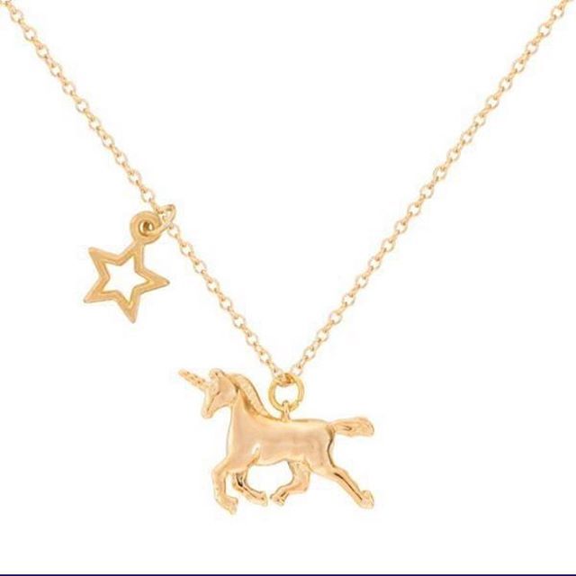 We have a few gorgeous kids necklaces left x the perfect stocking filler... too soon?! ift.tt/2yDGG33