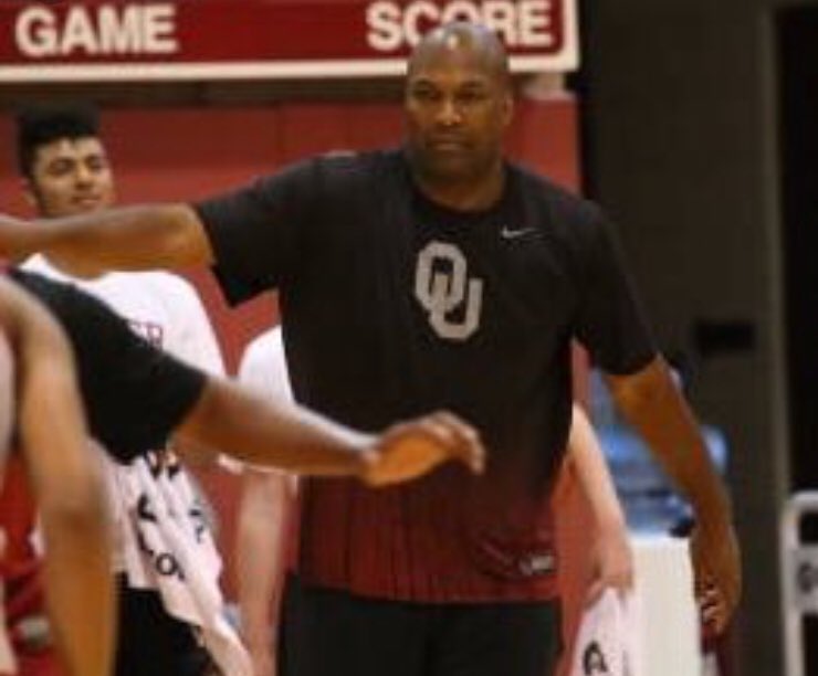 Big Thank you to Sooners Ast Coach Carlin Hartman for coming to Vancouver BC to watch our practice. Great opportunity to talk basketball and build relationships! #soonersbasketball #bchoopscoop #bcsportshub #varsityletters #theprovincesports #basketballbc #verbalcommits