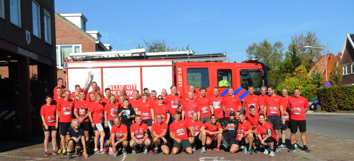Drie, twee, één en daar gingen ze. Als de brandweer! Trots op alle sportieve collega’s uit de hele provincie die vandaag van Haren naar Groningen liepen. #4mijl