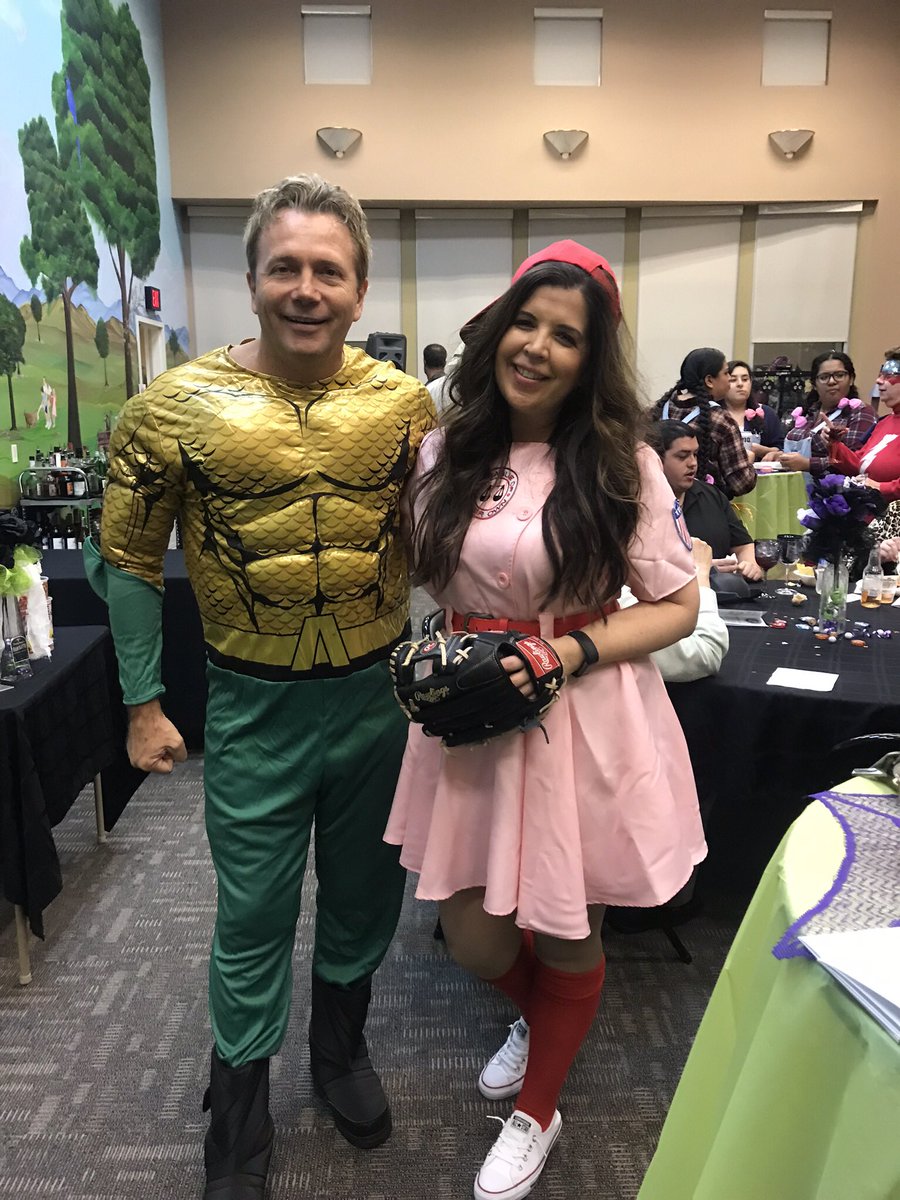 veronicaxxxooo's tweet photo. Casino Night fun! #HowlerWeen #HumaneSociety 🐾🧜🏼♀️🎲 https://t.co/LP4fJm58cv