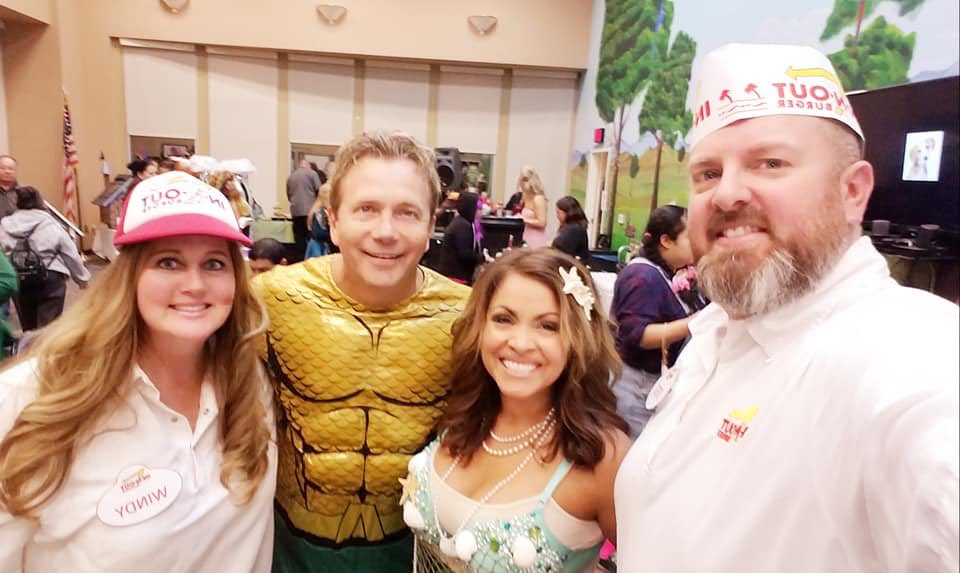 veronicaxxxooo's tweet photo. Casino Night fun! #HowlerWeen #HumaneSociety 🐾🧜🏼♀️🎲 https://t.co/LP4fJm58cv