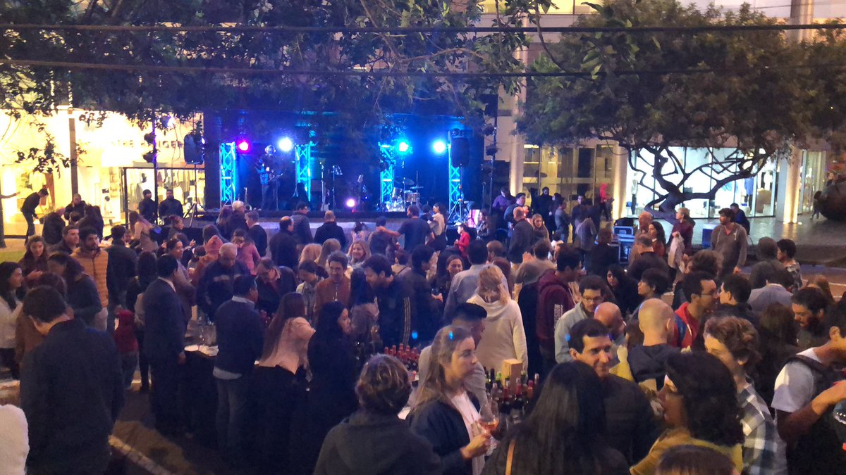 bookvivant's tweet photo. #DassoFest repetimos esta experiencia increíble de libros & vinos 🙌🏽🤗👏🏻👏🏻👏🏻 y por supuesto la mejor música. Gracias a todos! https://t.co/lae0ThL3iv