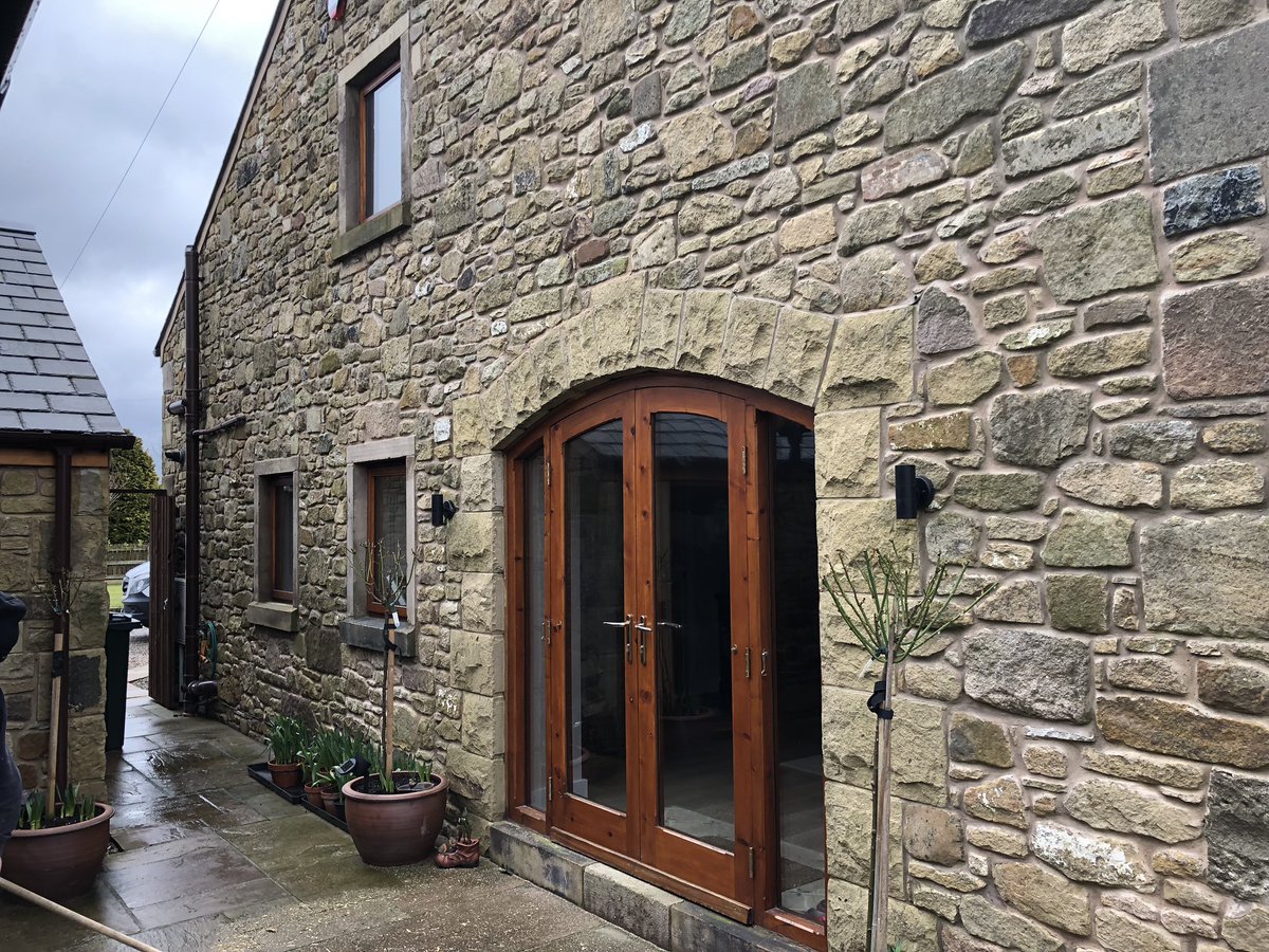 mcdermottwindow's tweet photo. Take a look at these truly beautiful before and after pictures of a #R7 @residence9 installation 😍 #TimberAlternative #TheResidenceColection #lightoak #goldenoak https://t.co/RIbG5NqC3h