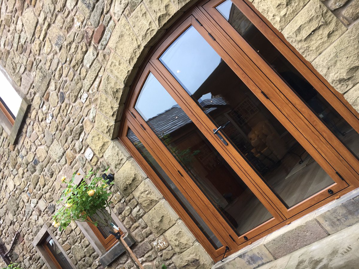 mcdermottwindow's tweet photo. Take a look at these truly beautiful before and after pictures of a #R7 @residence9 installation 😍 #TimberAlternative #TheResidenceColection #lightoak #goldenoak https://t.co/RIbG5NqC3h