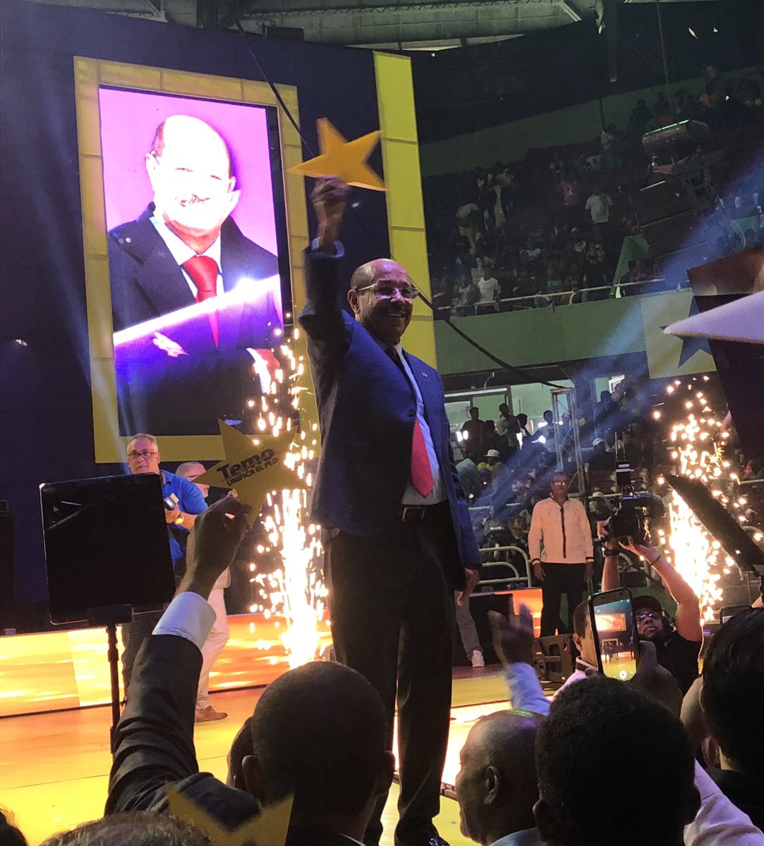 juventudcontemo's tweet photo. El rostro del triunfo!! A casa llena el Palacio de los Deportes. La Unidad del @PLDenlinea está garantizada con @temomontas. Hoy iniciamos la ruta de un nuevo triunfo del PLD. #Temo2020 #temounificaelpld https://t.co/KaNqlffuDI