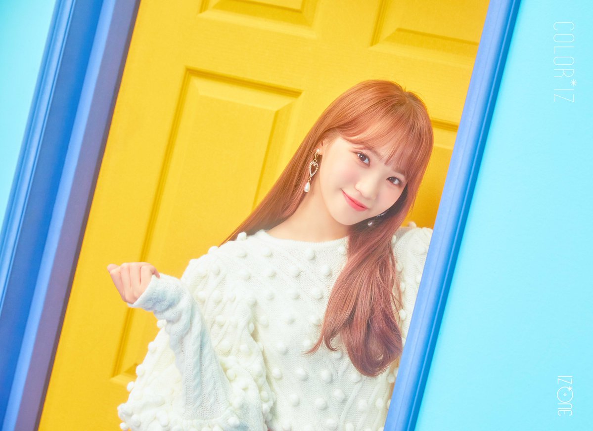 itozoneu's tweet photo. IZ*ONE (#아이즈원) - 1st Mini Album [COLOR*IZ] OFFICIAL PHOTO 1

#LeeChaeyeon #KimMinju #KimChaewon #HondaHitomi
#COLORIZ #20181029_6PM https://t.co/GQKdxPsKtc